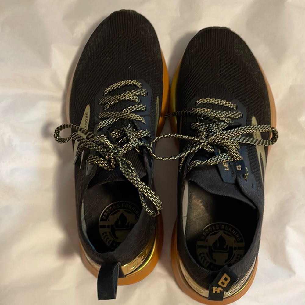 Brooks women’s road running shoes Levitate 4. Size 7. Worn once-black and gold.